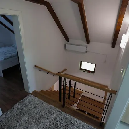 River - Sara Feriehus Bihać